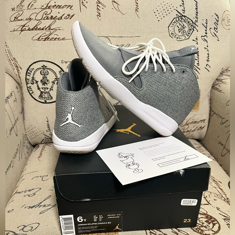 *EUC* JORDAN Eclipse Chukka BG Cool Grey Size 6Y